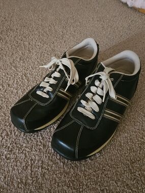 Woman's Black Y2k Casual Lace-Up Shoes with Cream Accents